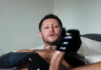 Harry_jen Kinky Gay Fingering in Latex Plays with Her Hole and Cums