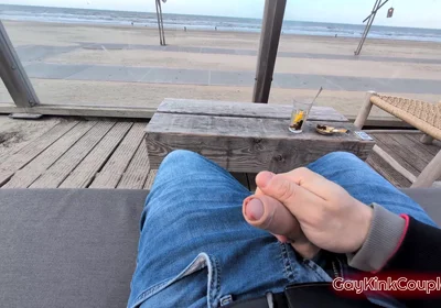 Risky Wank at the Beach