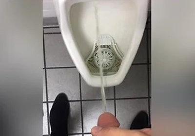 Big Bi Dick Pissing (hard & Soft)