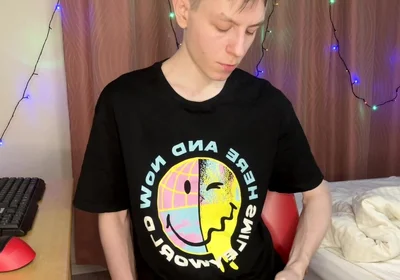 Quick Dorm Jerk Makes 23cm Cock Squirt Everywhere