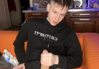 Hand Pump Session Builds to Uncontrollable Twink Cum