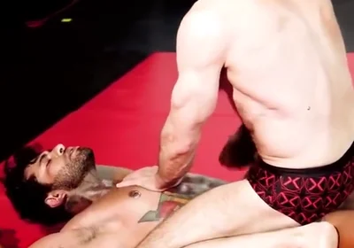 2 Guys Rassle For Dominance 2