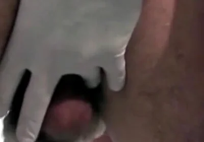 Young striagt used at the clicni by the doctor