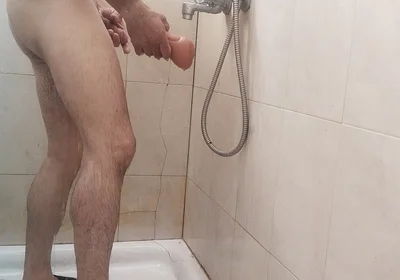 Hard and Nice Dick Gets Horny While Showering
