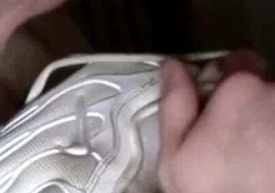 The slut Leo Senthy fucked bareback by Tim Cosla in sneakers